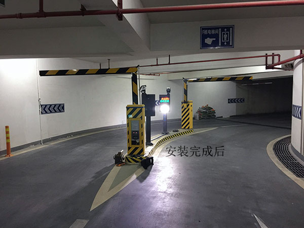南山西丽高尔夫球场 车牌识别停车场道闸完工