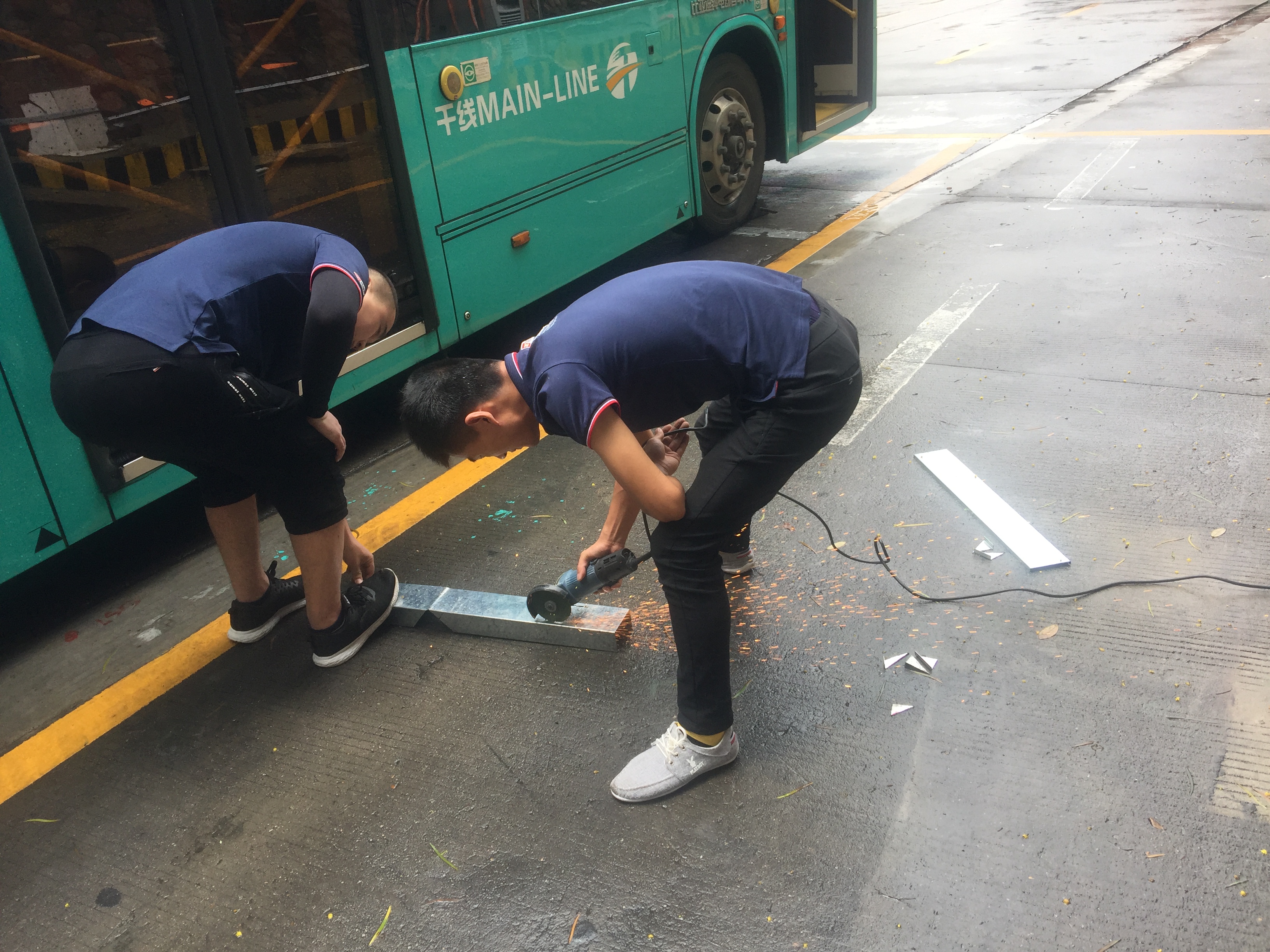 视频监控系统线路所需镀锌桥架的造型切割处理